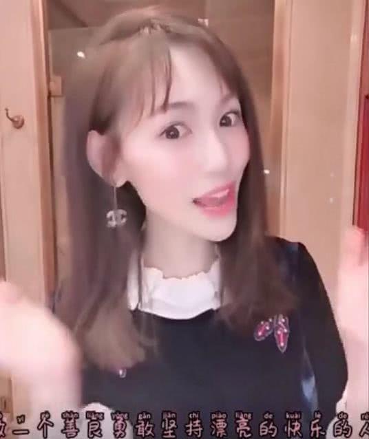 从马蓉的网站动态看得出来,如今她的生活过得非常滋润,平时不是游山