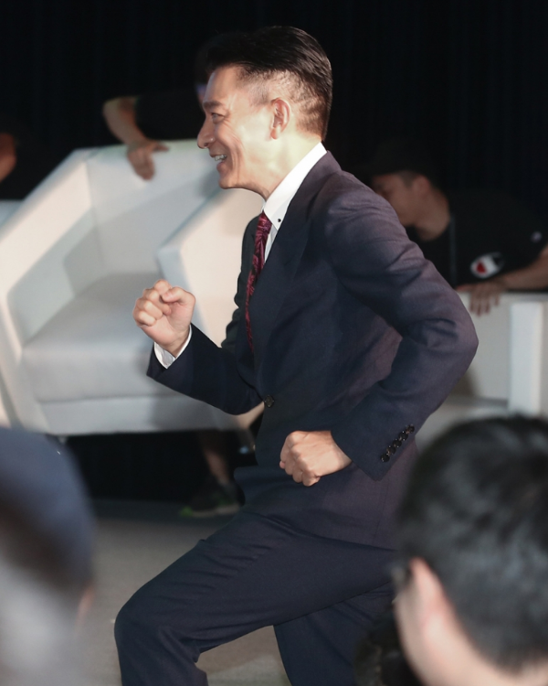 人气天王刘德华,帅气迷人活动照,尽显男人魅力