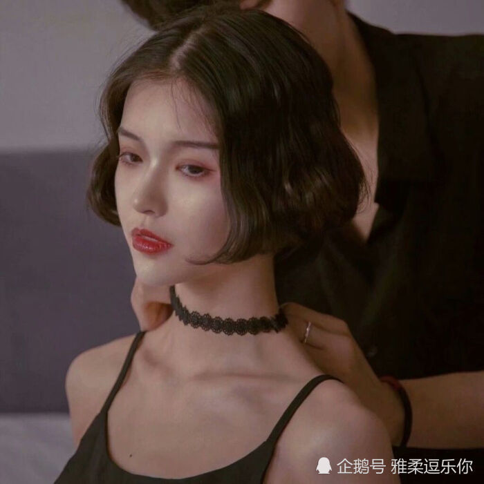 vip·超火·复古女生头像:语言只供参考,行动是最具有