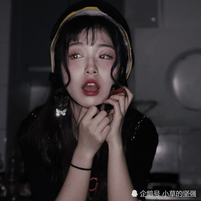 元气少女·清新女生头像:糟糕的是我把自己封闭起来,和情绪纠缠,直到