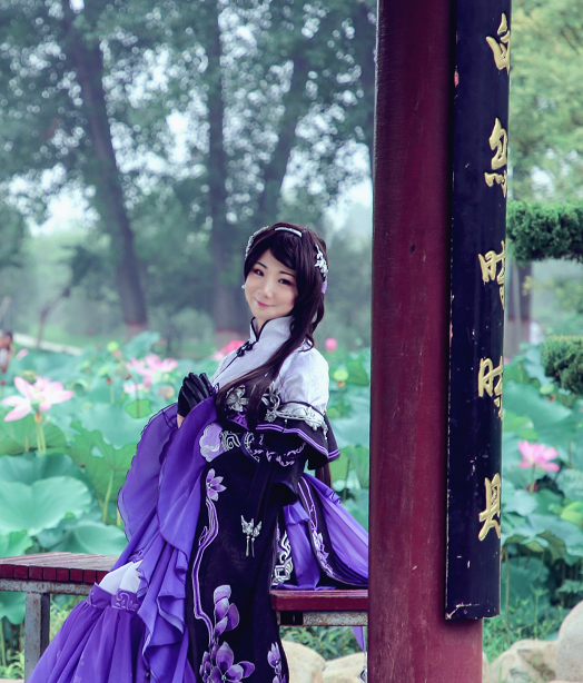 游戏《剑网三》万花cosplay,小姐姐扮演的人物婀娜多姿楚楚动人