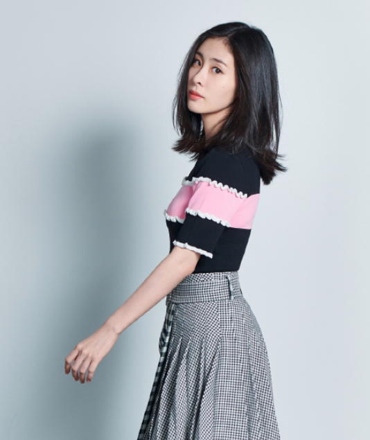张碧晨气质写真,这套妆容显得甜美又不失女神的魅力