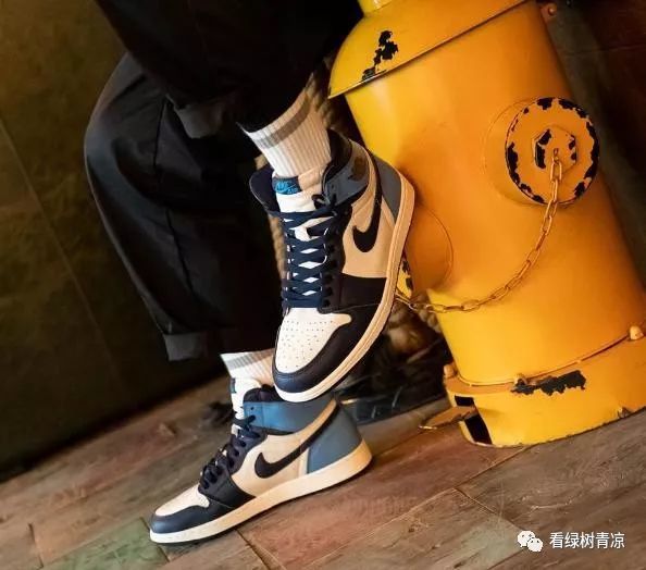 此次复刻回归的丝绸黑脚趾 air jordan 1,恐怕已经让国内鞋球员种草.