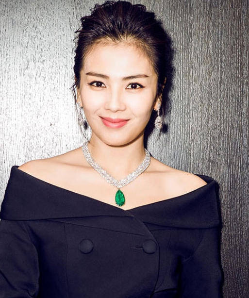 刘涛写真美照:女人味十足,尽显优雅成熟的女性魅力
