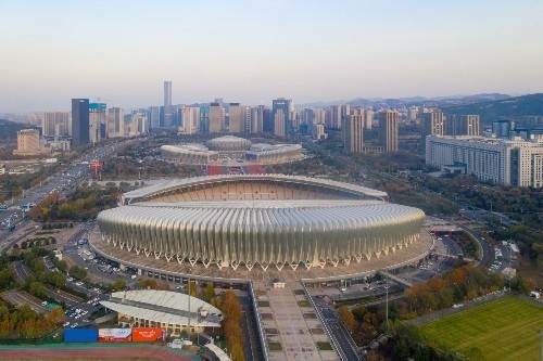 体育馆,网球中心,游泳中心等在奥体中心东边,造型是济南的市花"荷花".