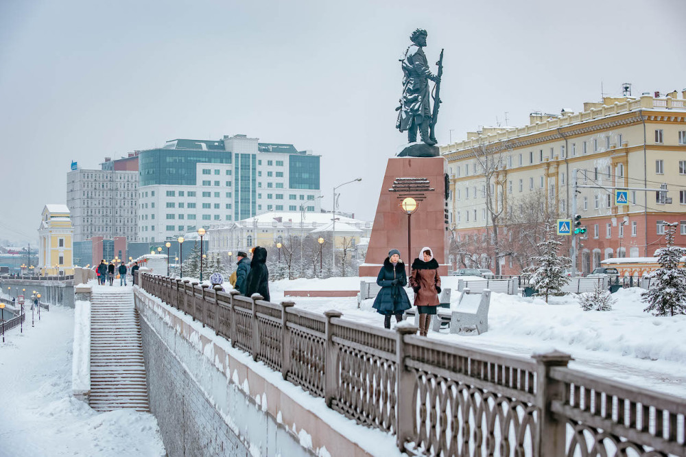 这是西伯利亚的冬天,贝加尔湖畔最大的城市,被冰雪覆盖的雪国