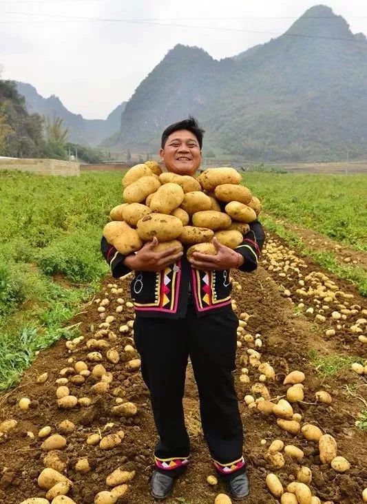 10亿专利无偿送出,收1500个农民学生,这位院士不一般!