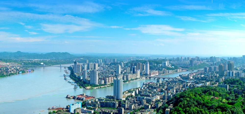 卫星上看四川泸州:市区位于两江交汇,形成"半岛"酷似重庆