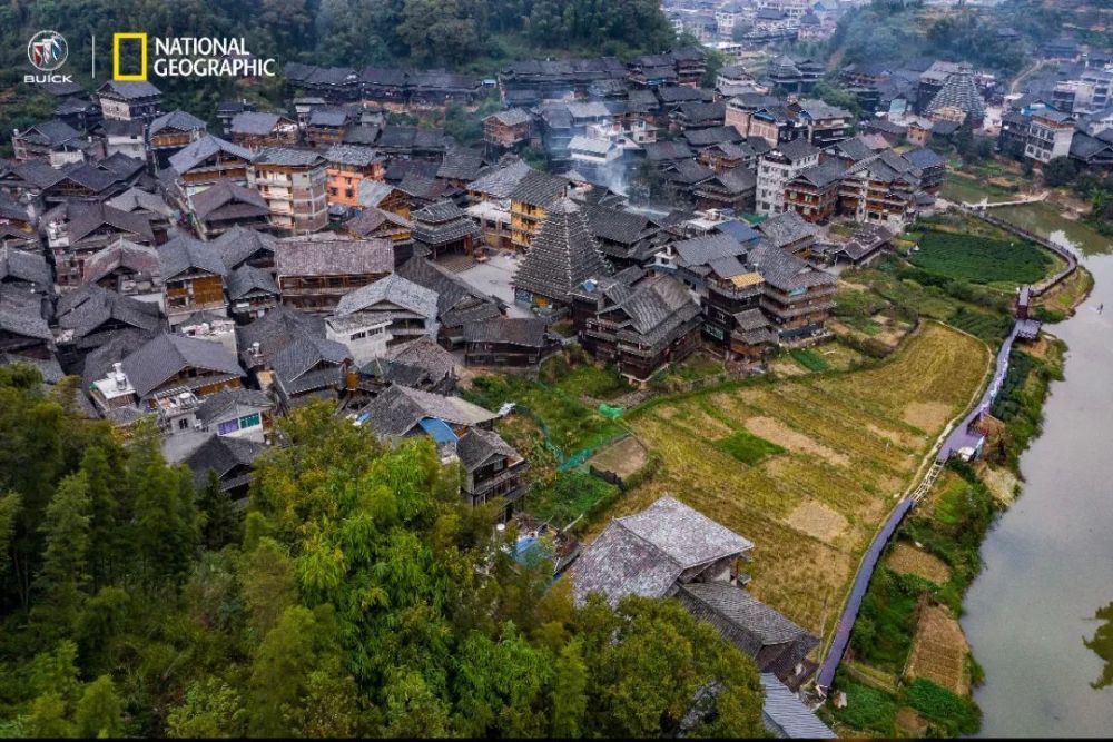 寰行山水间,民族风情向水而生