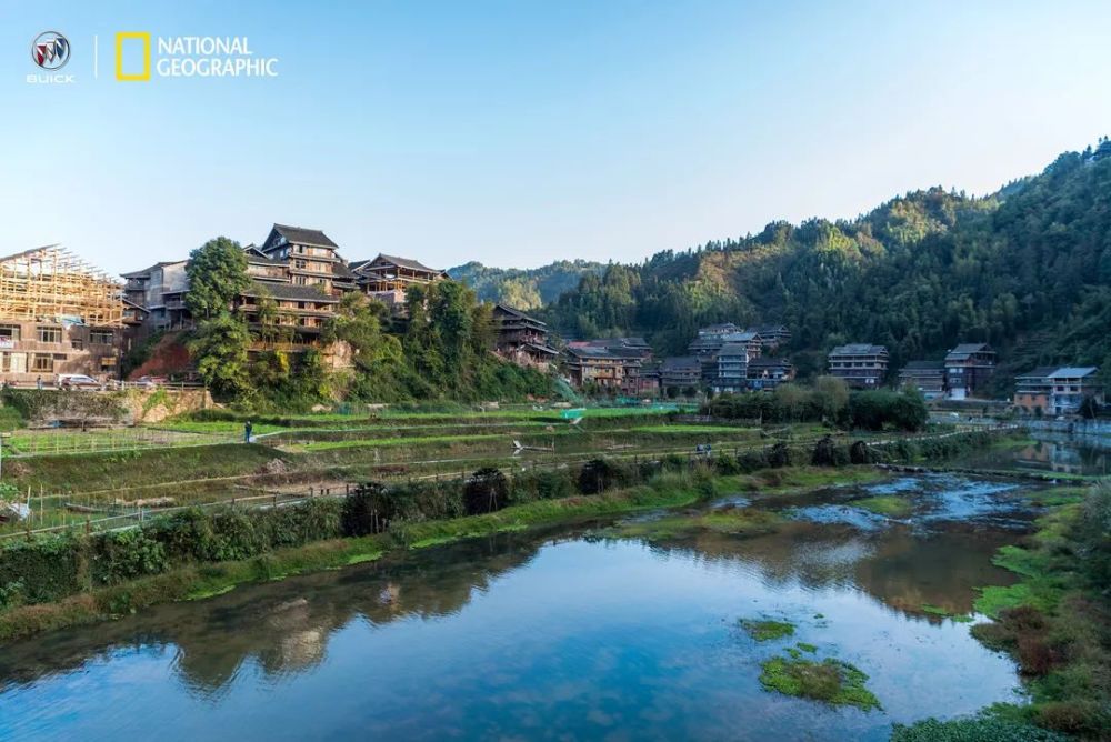 寰行山水间,民族风情向水而生