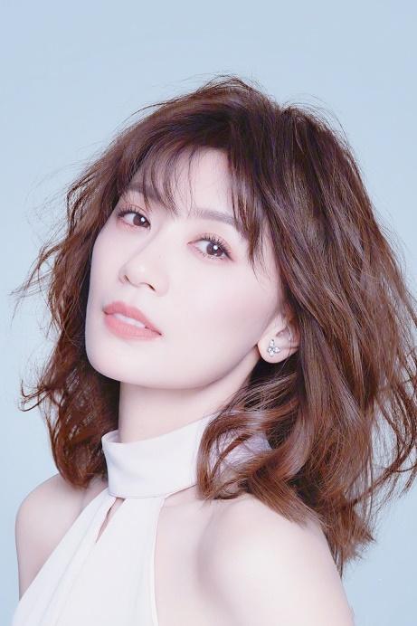 50岁女人发型别留"老一套"!试试这3款烫发,儿媳妇都夸