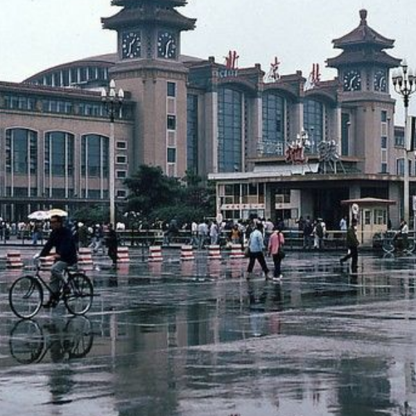 一组珍贵罕见的老照片:1983年的北京街景