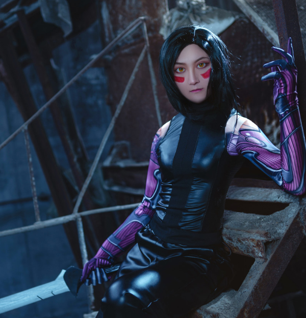 《阿丽塔:战斗天使》cosplay:需要和我来一次决斗吗