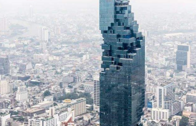 泰国马赛克式的建筑大楼,斥资180亿建造,如今却低价贱卖