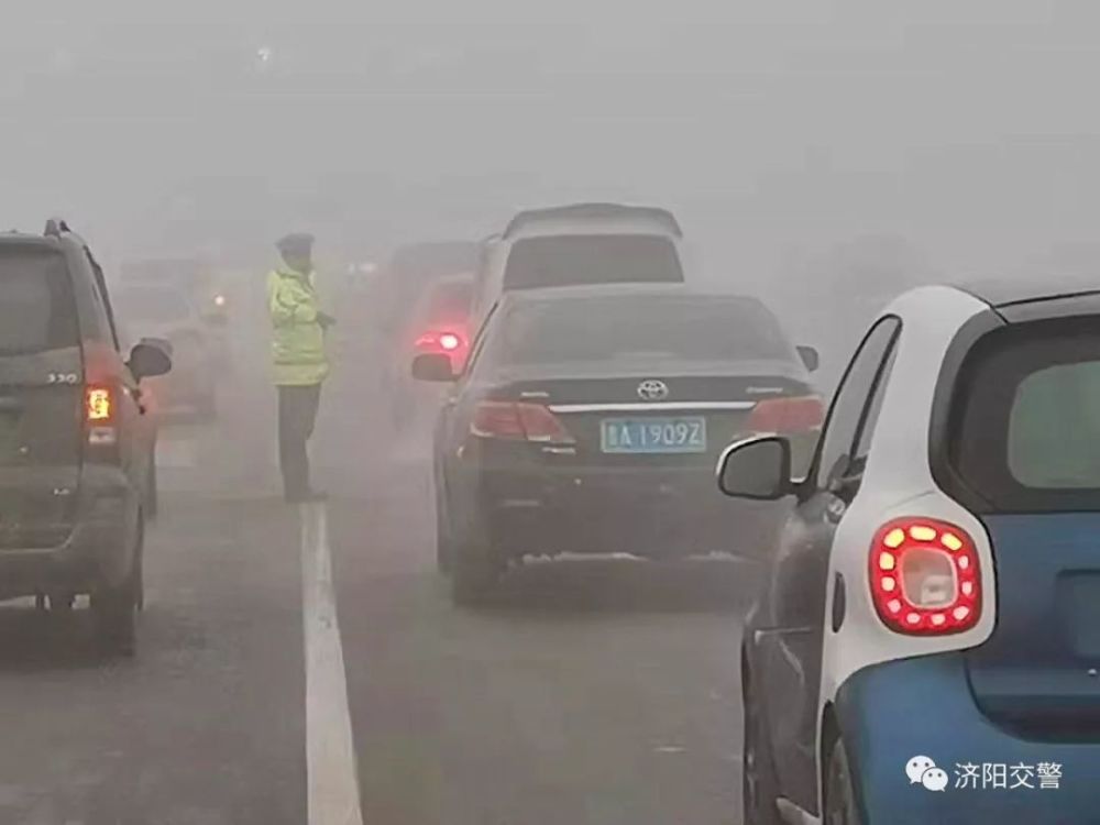 济阳区突遇大雾天气,开车"雾"必小心