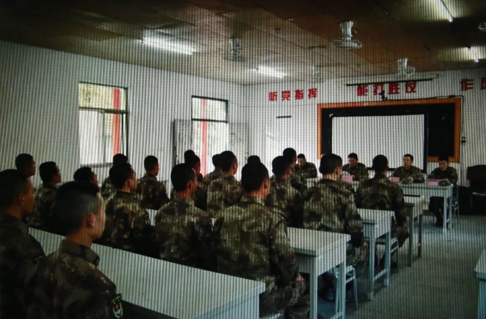 前期,第72集团军合成某旅 接收到了已在东部战区陆军某训练基地 完成