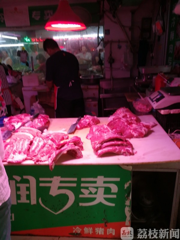 全国猪肉价连续四周回落 南京市场一斤降了三四块钱