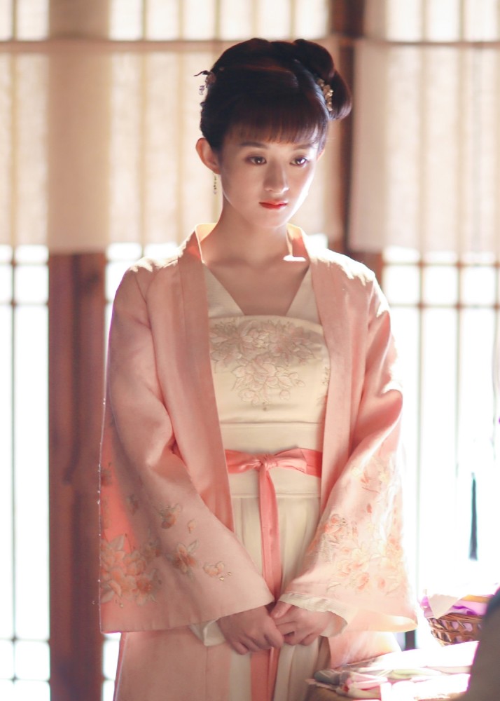 32岁赵丽颖饰演16岁盛明兰,一颦一笑似明媚少女