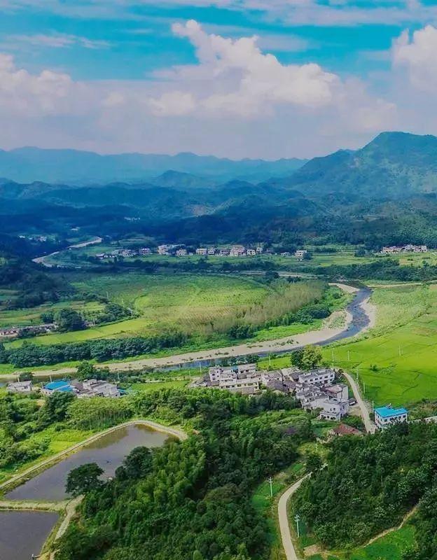 武汉周边小众旅游目的地,森林木屋,现实版"童话镇"