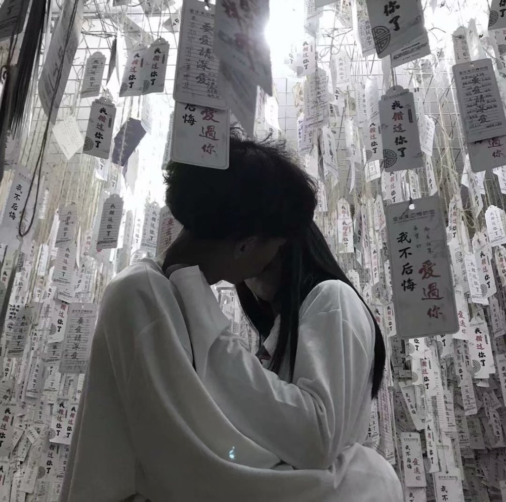 超火"ins风"情侣头像:心被别人占着,新的人怎么走进来