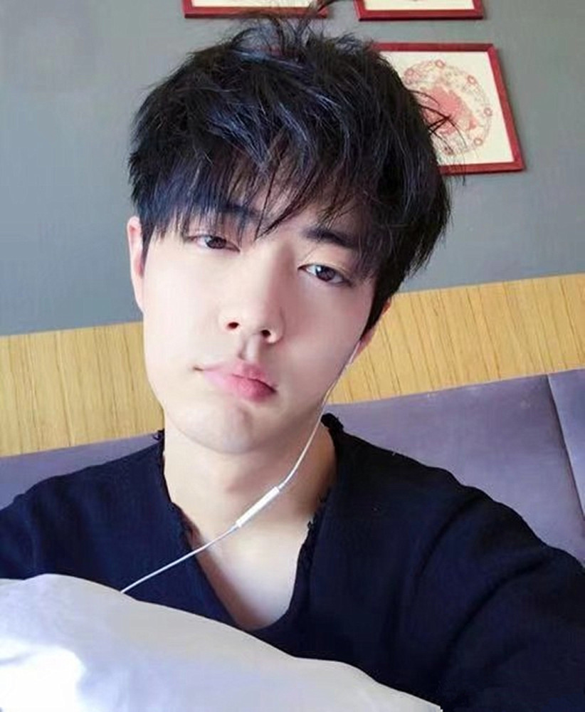 男明星刚睡醒什么样?肖战千玺真实,看到王一博被萌到了