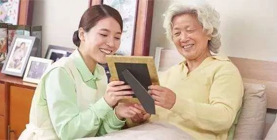 你会把老人送进养老院吗?老龄化的日本,介护工作