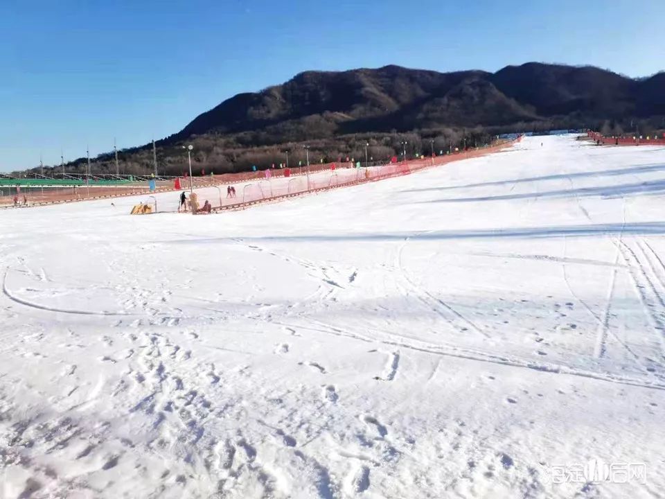 北京西山滑雪场 据了解,狂飚乐园滑雪场 已经于12月2日正式营业啦!