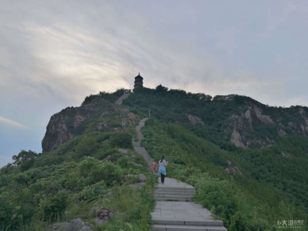 一群人夜爬镇江新区圌山,发现了惊叹的一幕