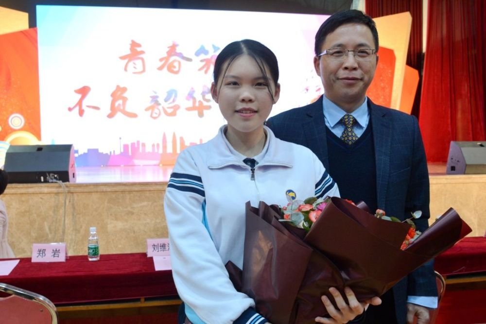 南海中学举办2020届高三学子成人礼,见证高光时刻!