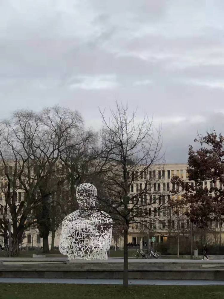 德国法兰克福歌德大学,景色好,学术气氛重,少了一份庄严