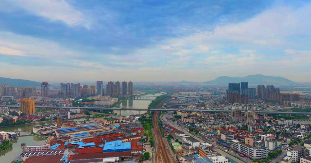 浙江绍兴柯桥区最强的镇,和杭州接壤,跻身全国五十强镇
