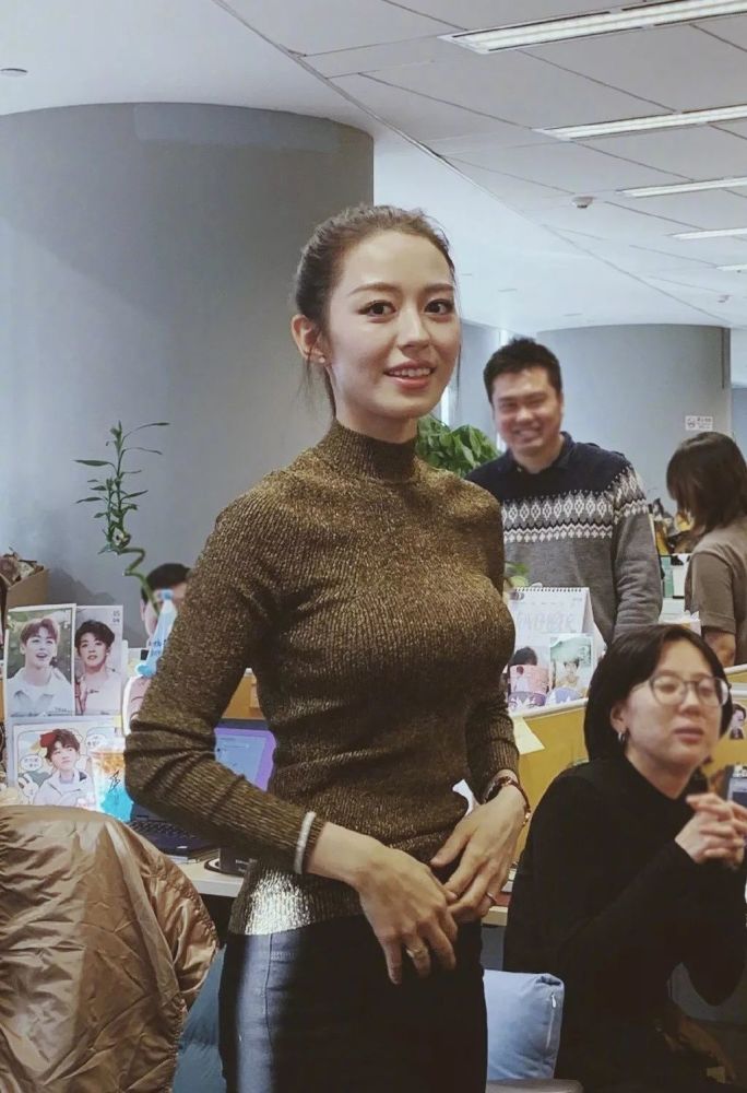 吉娜穿衣为何不显胖?