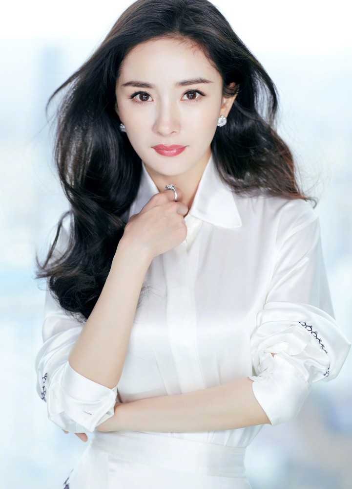 杨幂,白色长裙 优雅迷人 女人味十足