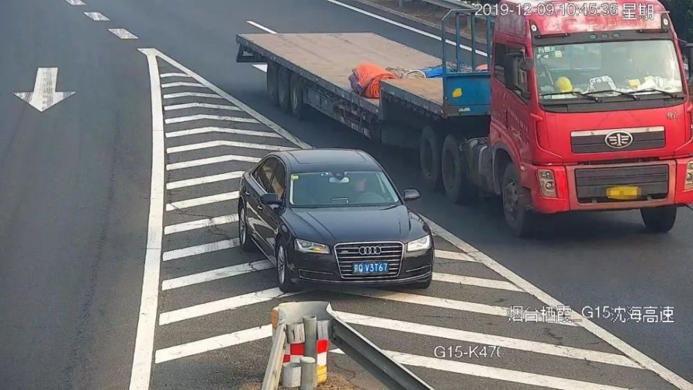 在高速导流线停车吃个面包就被扣3分,这合理吗?