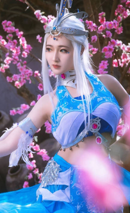 cosplay《秦时明月》雪女,舞姿优雅的冰美人