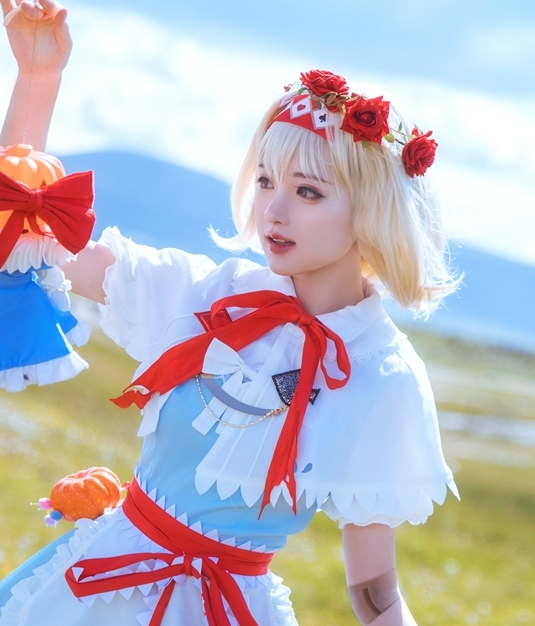 《东方project》爱丽丝cosplay,优雅端庄的coser