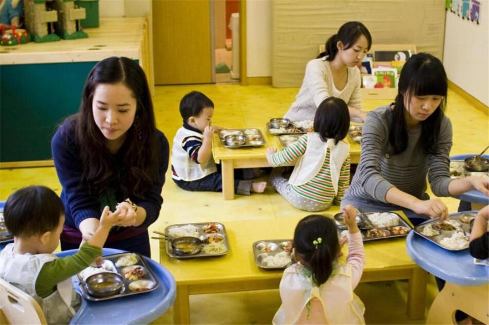 "孩子穿什么样的衣服,家里就是什么样!"幼儿园老师的发言亮了