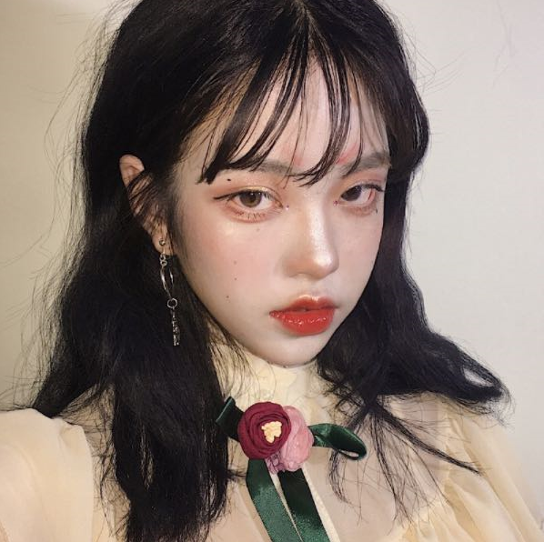 vip·超奈斯·女生头像:在清水中放一颗糖不会太甜,但