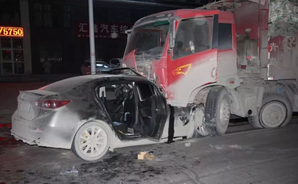 小轿车,货车,交通事故,超速行驶,驾驶员,货车超载