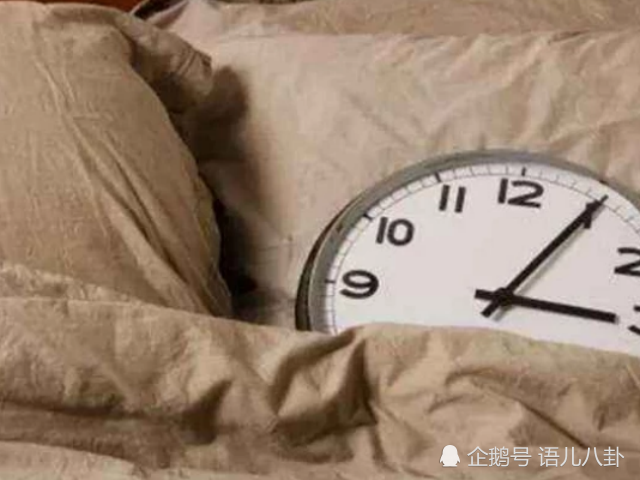 超过12点睡觉的人,身上会有4种表现,若中一个,请早点休息