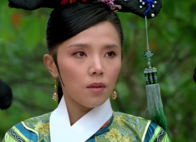 皇后不怕华妃骄横,不怕甄嬛专宠,而是丽嫔口中的她让人忌惮