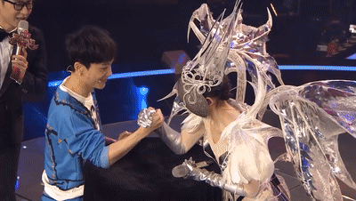 《蒙面唱将猜猜猜》孟美岐全方位展示唱跳实力 