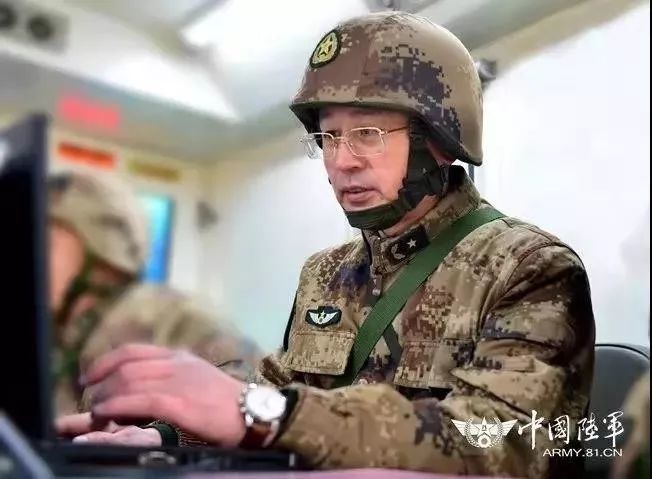 2017年8月,刘发庆已担任新组建的空降兵某军军长