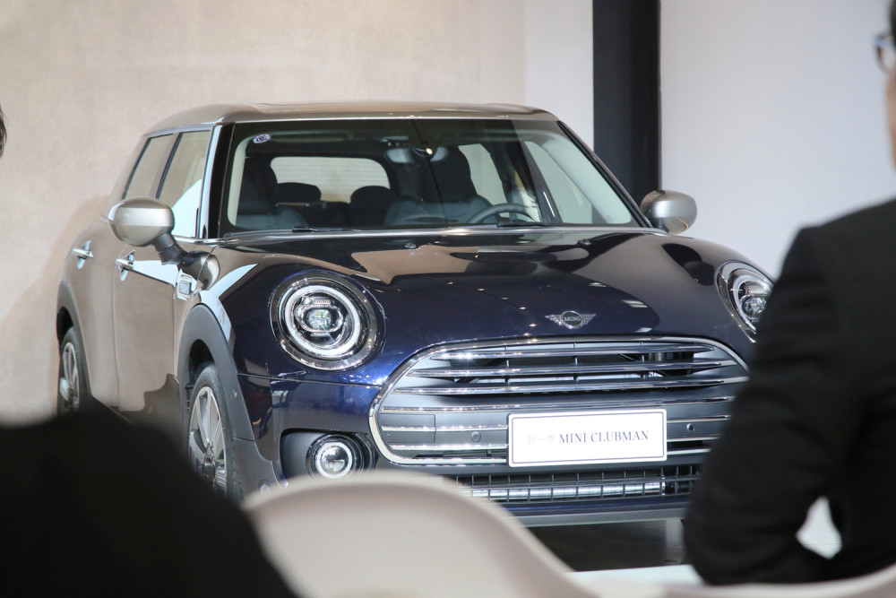 值得一提的是,新一季mini clubman还新增两种全新外观色彩,八十度黑