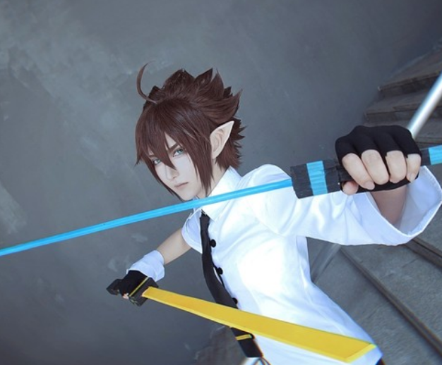 cosplay《凹凸世界》安迷修,手持双刀的优雅小哥哥