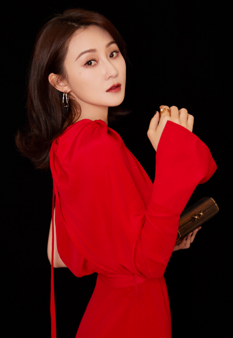 演员林鹏精美写真照,优雅女神尽显洒脱大气