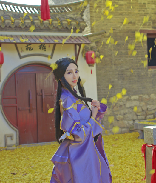 《王者荣耀》紫霞仙子露娜cosplay,女孩身穿紫色古装仙气十足