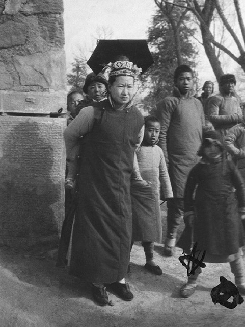一组珍贵的1930年的老照片,记录下中国百年岁月变迁,又穷又破又落后