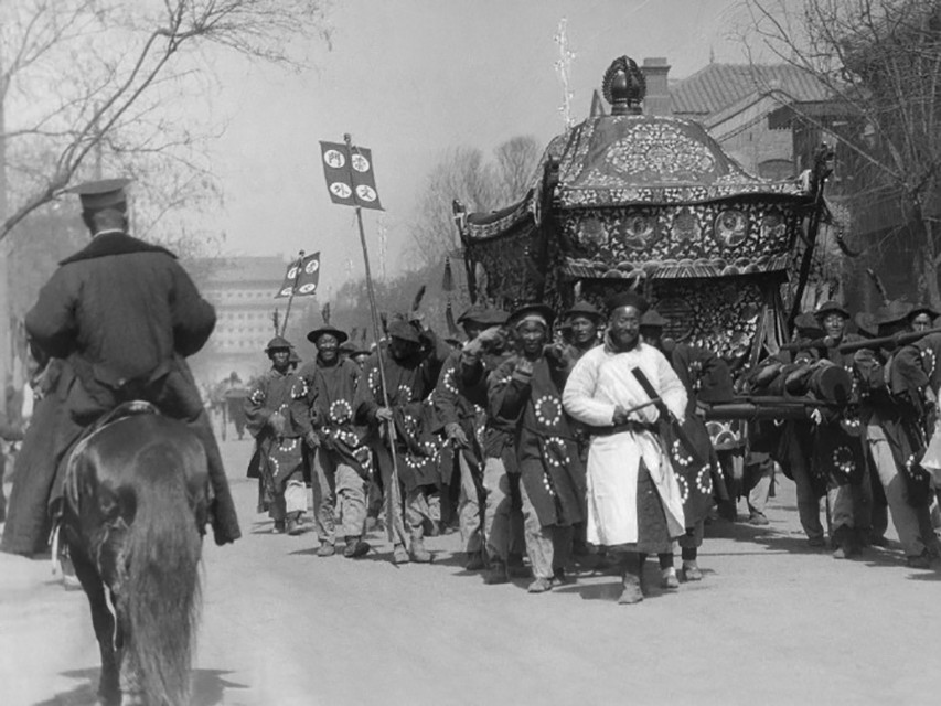 一组珍贵的1930年的老照片,记录下中国百年岁月变迁,又穷又破又落后