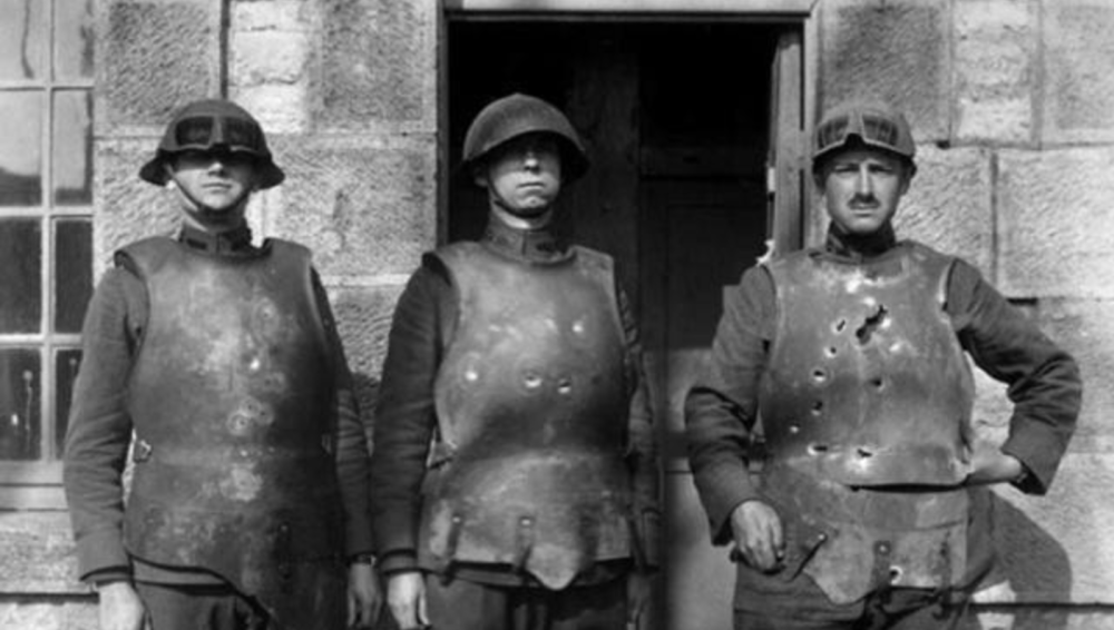 二战时,苏联首款"成熟"防弹盔甲,为何会遭到苏联士兵的嫌弃呢?